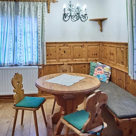 Haus Erni בית נופש *