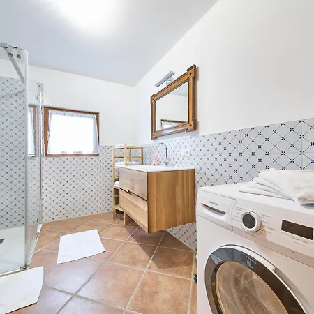 Haus Erni بيت للعطل *